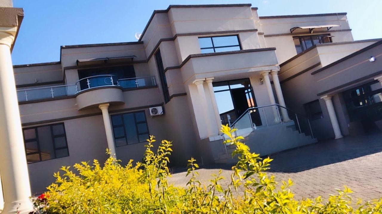 Dineo'S Lodge And Spa Burgersfort Bagian luar foto