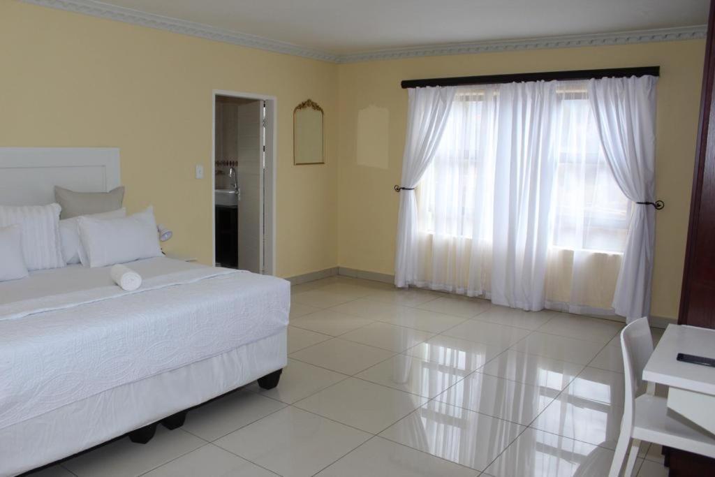 Dineo'S Lodge And Spa Burgersfort Bagian luar foto