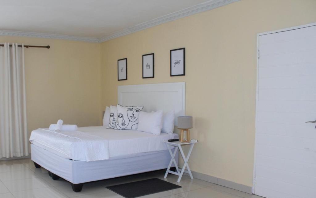 Dineo'S Lodge And Spa Burgersfort Bagian luar foto