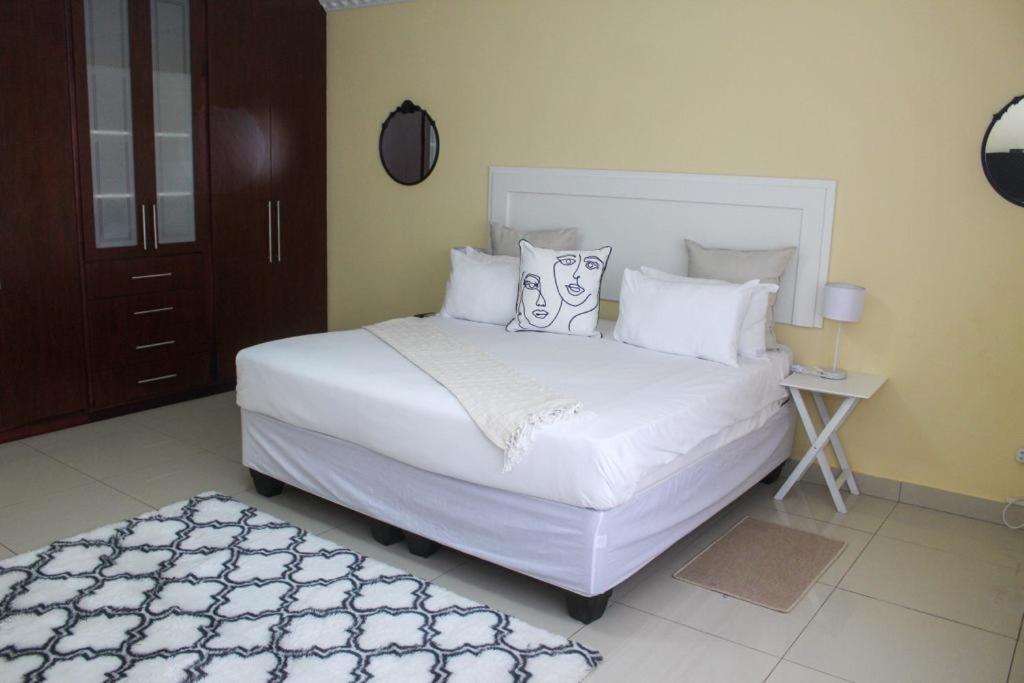 Dineo'S Lodge And Spa Burgersfort Bagian luar foto