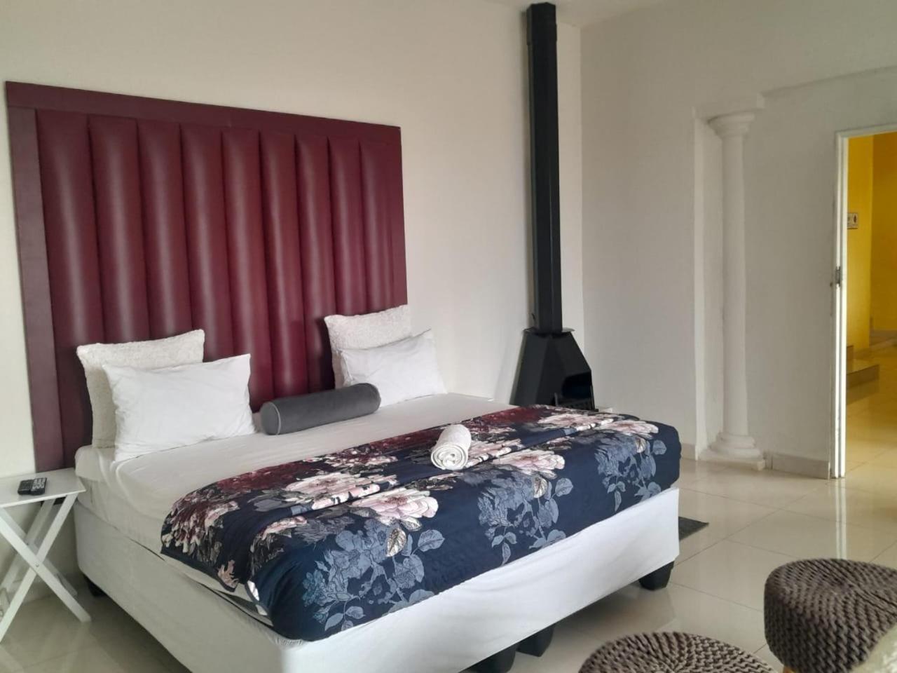 Dineo'S Lodge And Spa Burgersfort Bagian luar foto