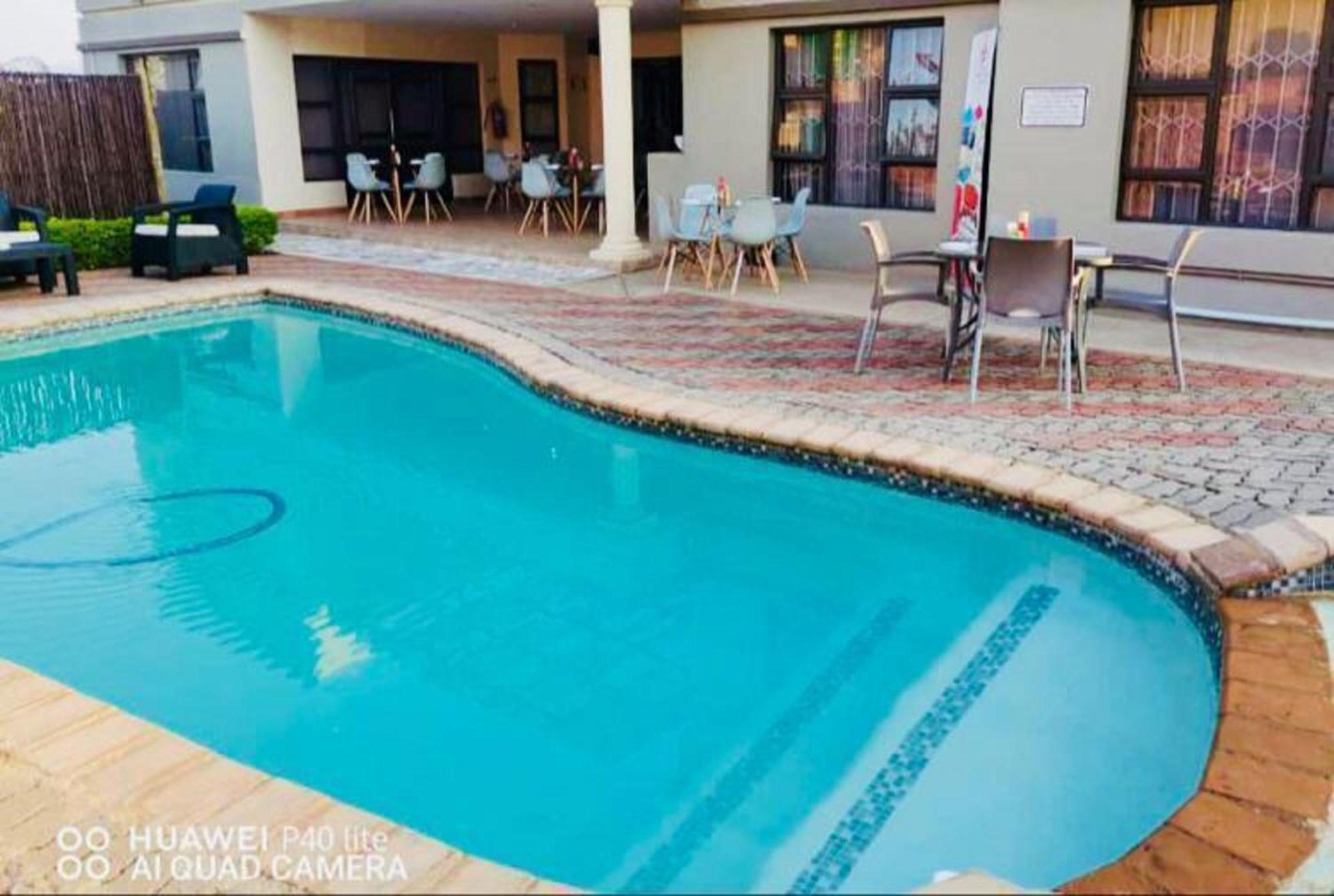 Dineo'S Lodge And Spa Burgersfort Bagian luar foto