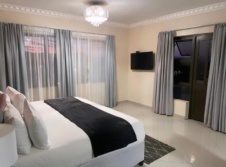 Dineo'S Lodge And Spa Burgersfort Bagian luar foto